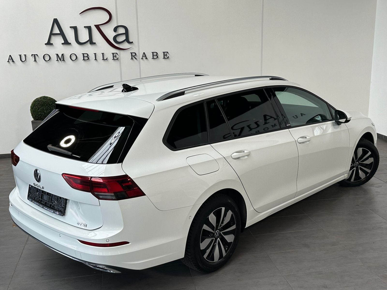 Fahrzeugabbildung Volkswagen Golf Variant 1.5 eTSI DSG MOVE NAV+LED+ACC