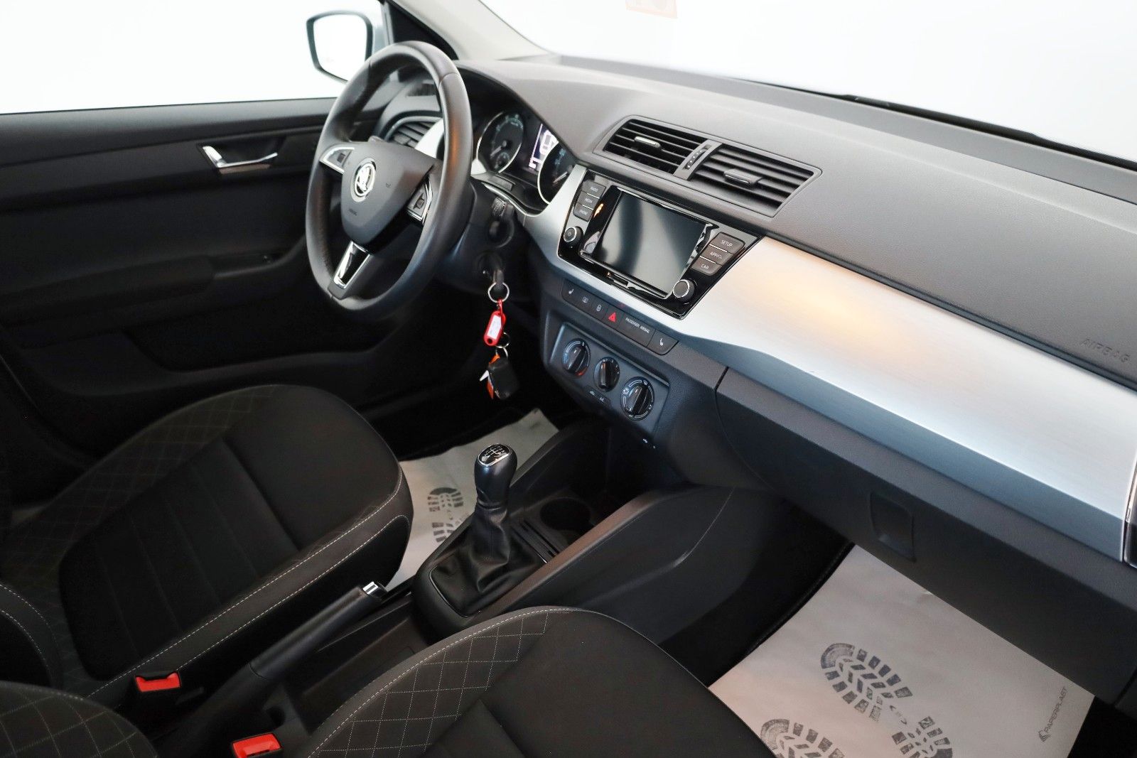 Fahrzeugabbildung SKODA Fabia Combi Ambition SH,PDC,Kamera,Apple CarPlay