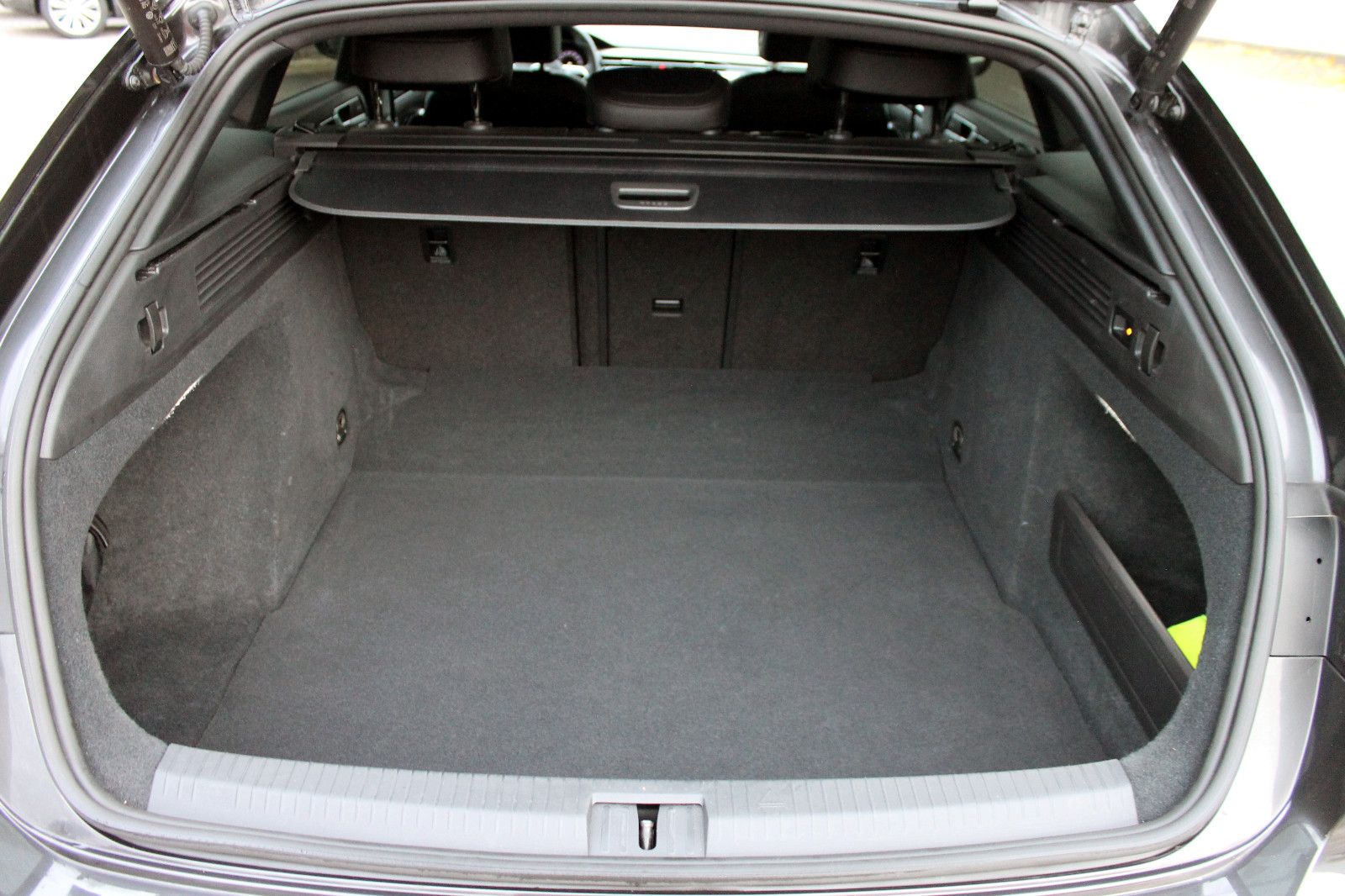 Fahrzeugabbildung Volkswagen Arteon SB 2.0TDI DSG R-Line 4M ACC KAM H&K AHK