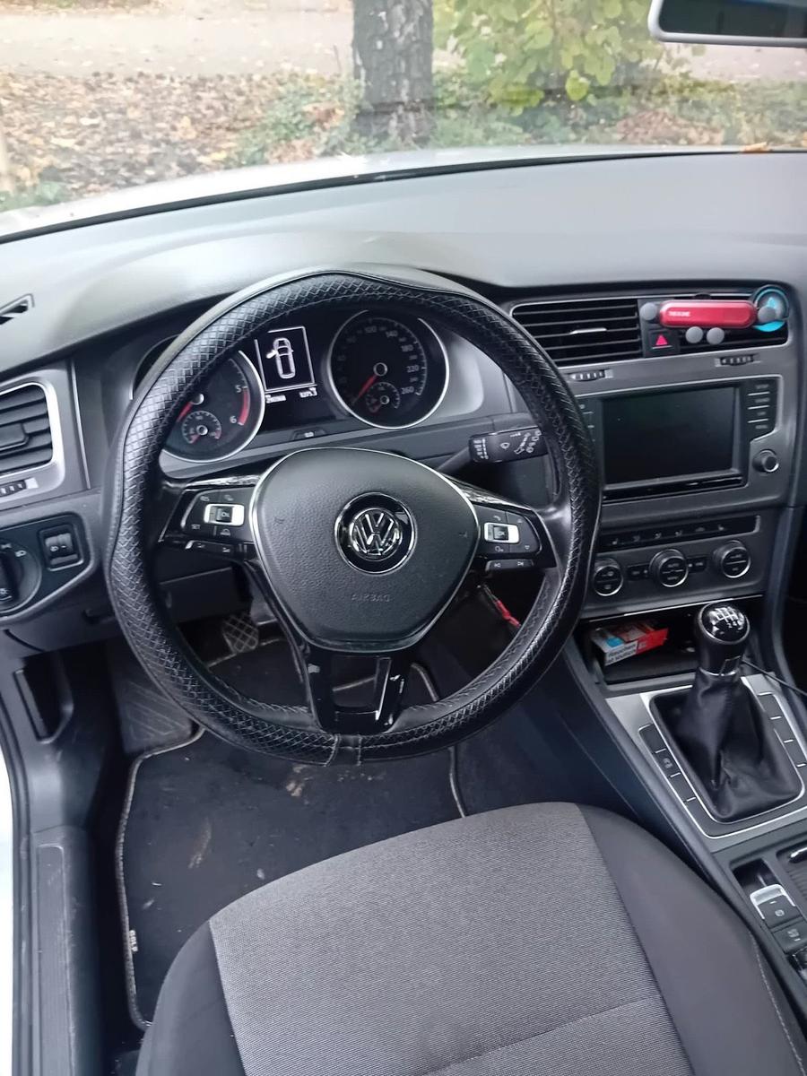 Volkswagen Golf 2015 — engine