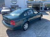 Volkswagen Passat 1.6 Comfor./ 1.Hand / Scheckheftgepflegt - Volkswagen Passat: Grün