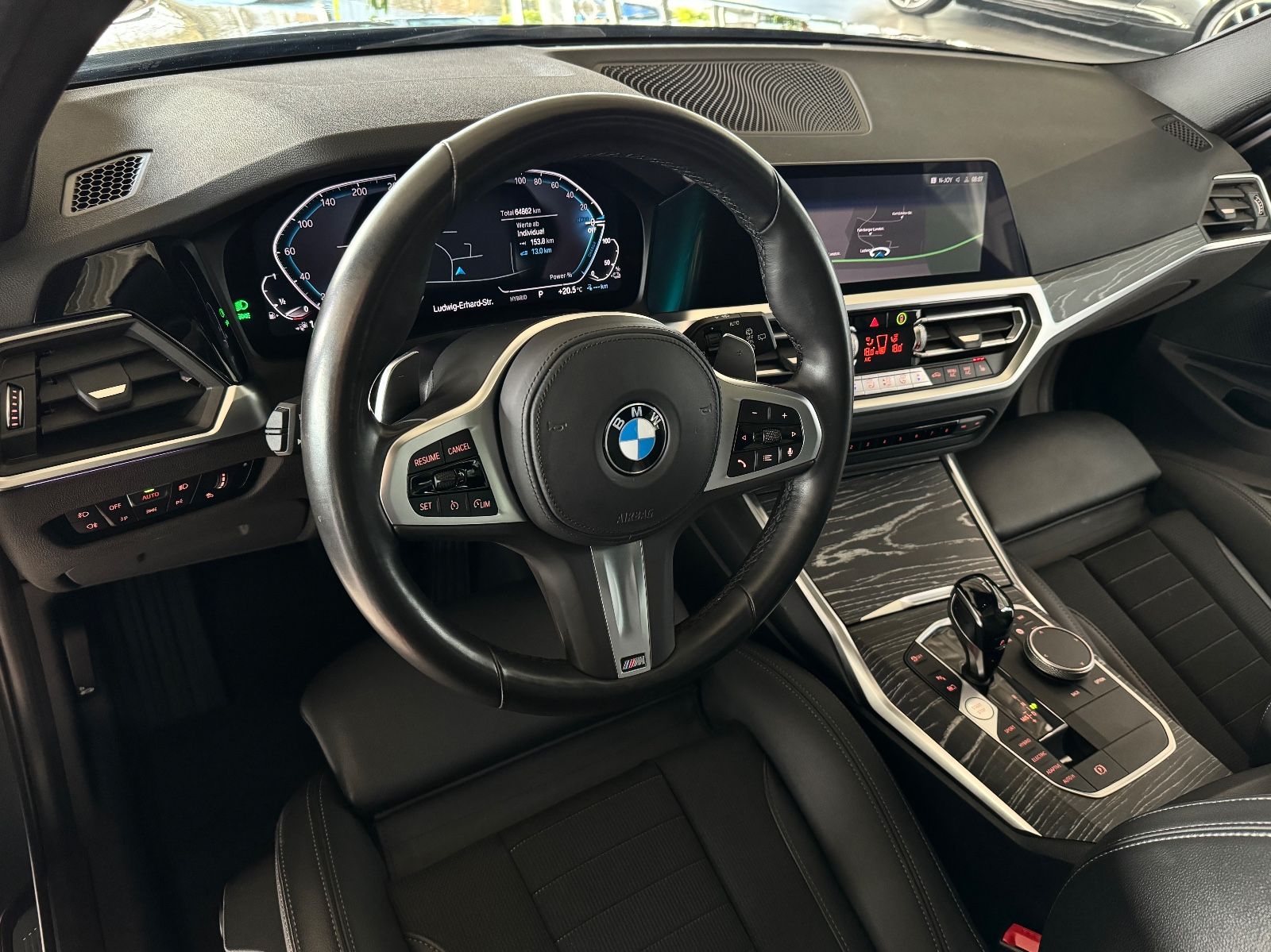 Fahrzeugabbildung BMW 330e xD SportLine Panorama DAB CockPitPro Alarm