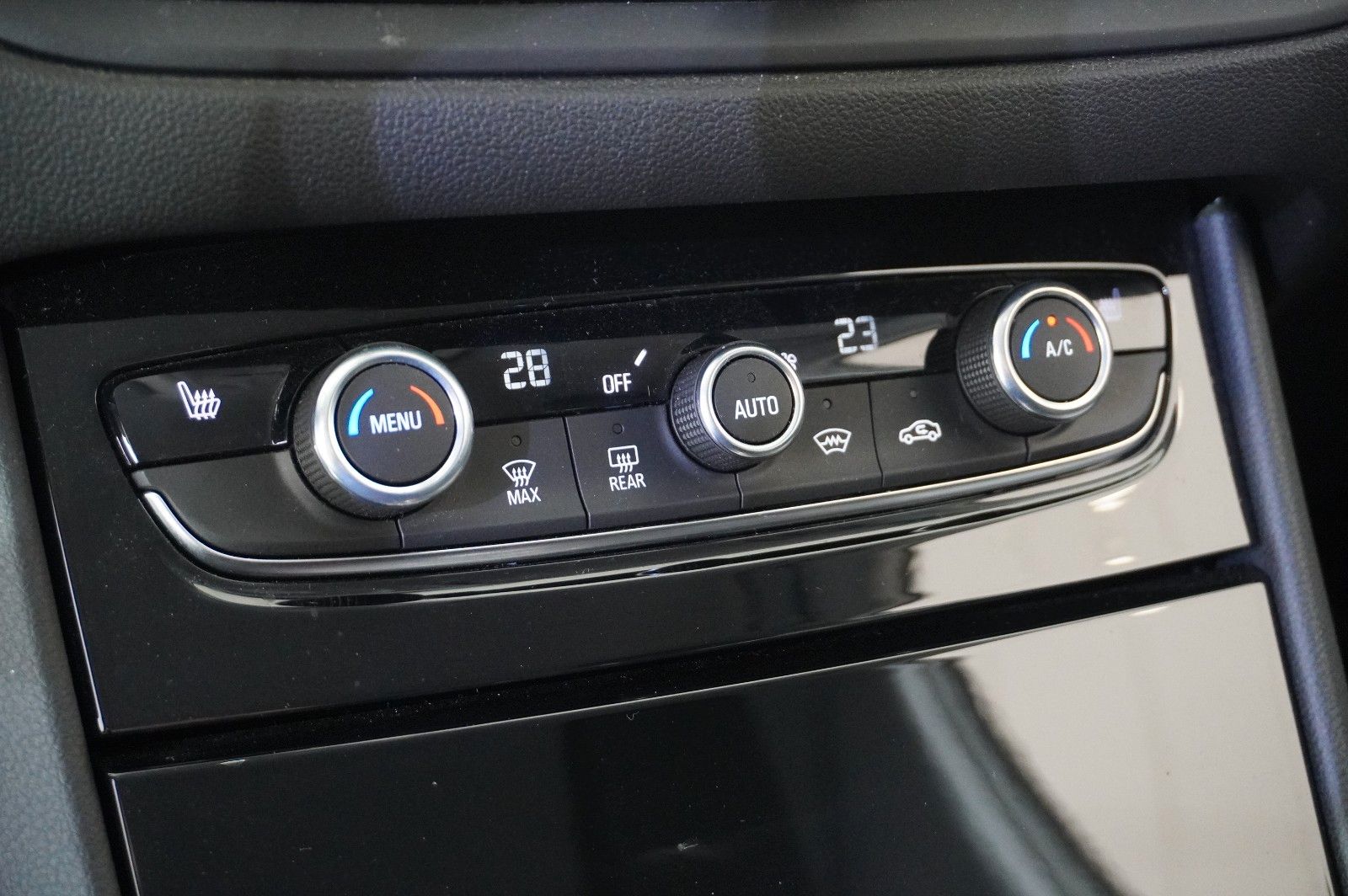 Fahrzeugabbildung Opel Grandland (X) GS LINE 4HYBRID NAVI/KAMERA/AHK