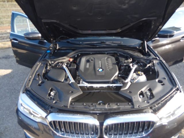 Fahrzeugabbildung BMW 530d xDrive Luxury Line/HUD/Pano/Leder/LED/Virta