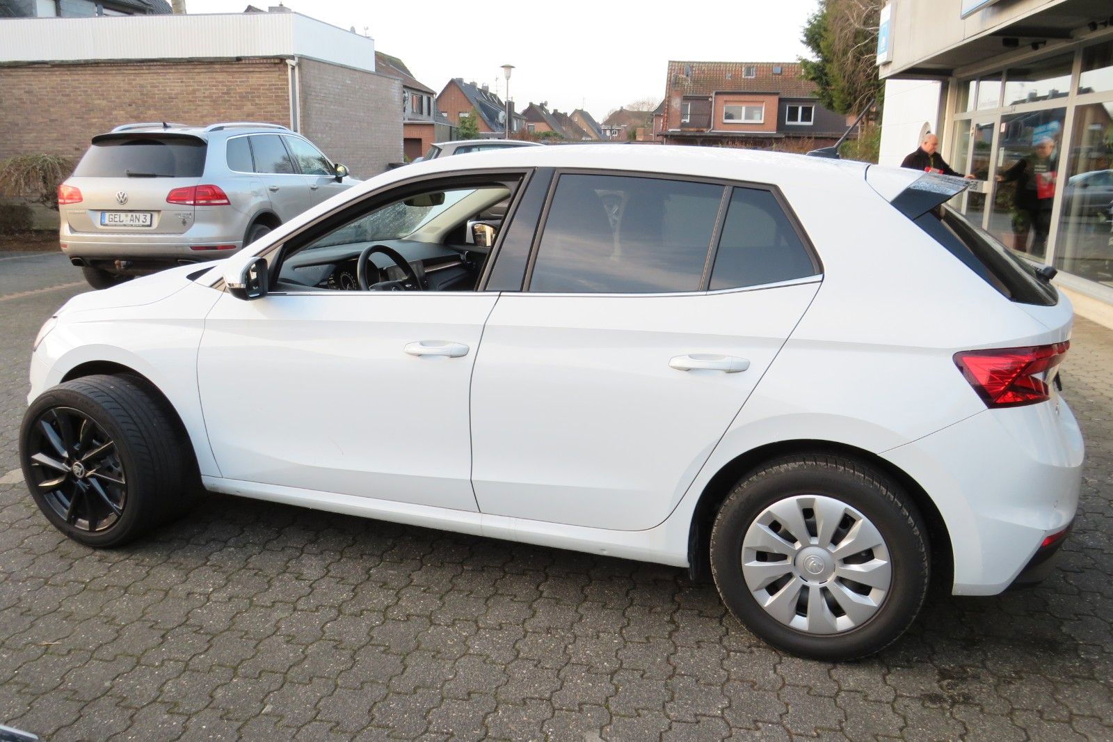 Fahrzeugabbildung SKODA Fabia SPORT DSG 17`SCHWARZ KESSY BI-LED PDC 1.H