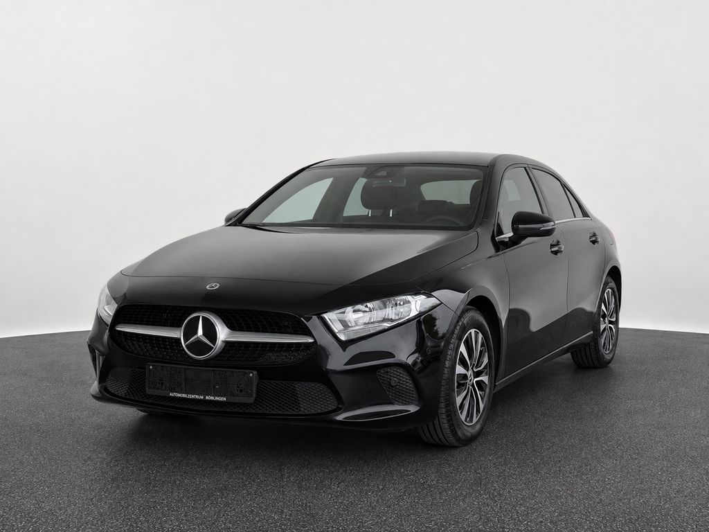 Mercedes-Benz A 180d Limousine*CARPLAY*NAVI*AHK*PARK-ASSIST*