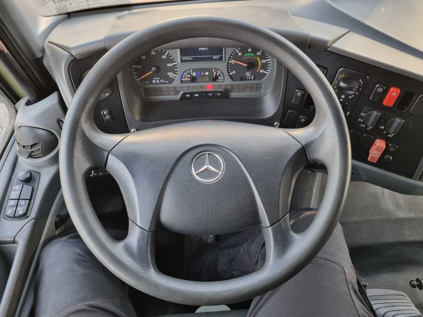 Fahrzeugabbildung Mercedes-Benz Axor 1829 A 4x4 Pritsche/Plane 10 Stück