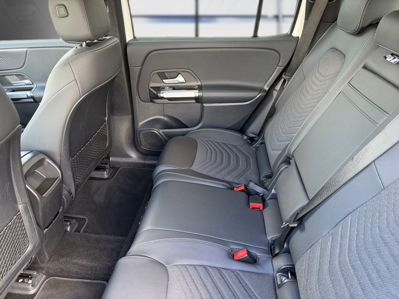 Fahrzeugabbildung Mercedes-Benz EQB 250+ BONUS+DISTRONIC+LENKRADHEIZ+AMBIENTE+