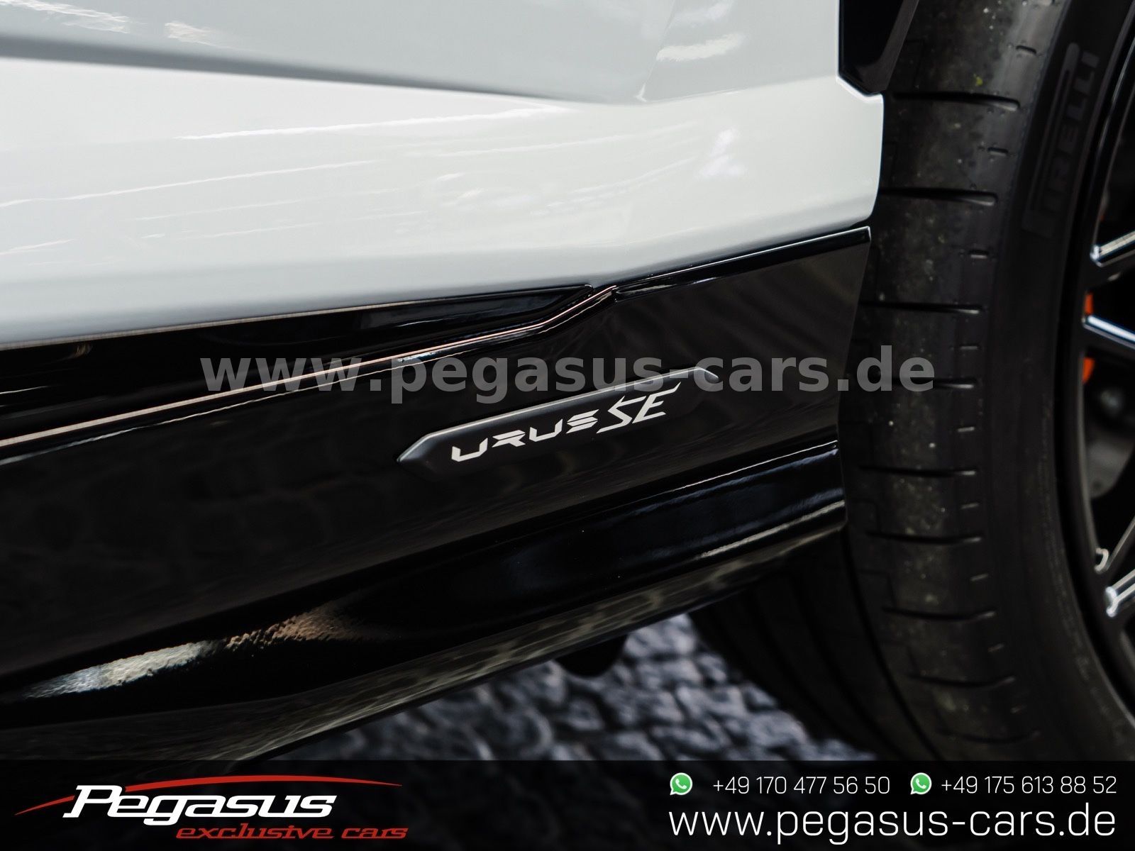 LAMBORGHINI Urus - 12