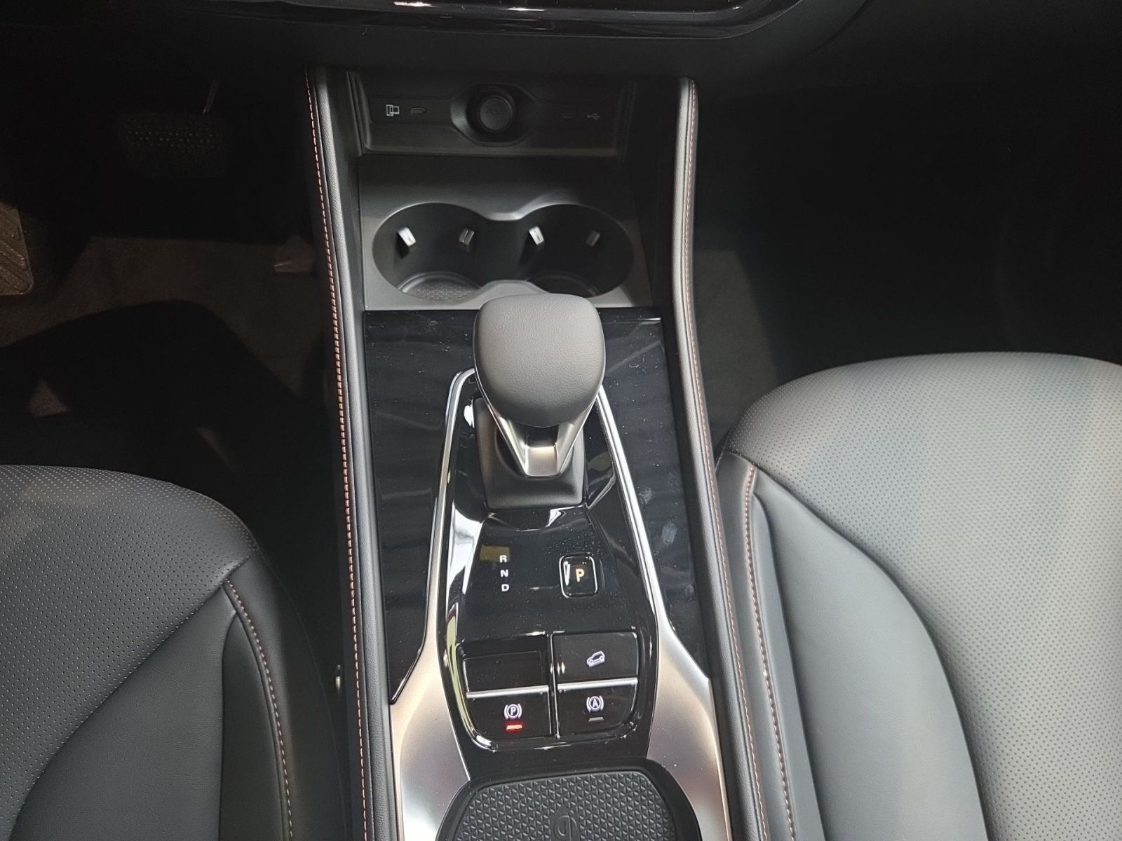 Fahrzeugabbildung MG HS 1.5 Hybrid+ 165 kW Luxury *NAVI*KAMERA*SITZHZ