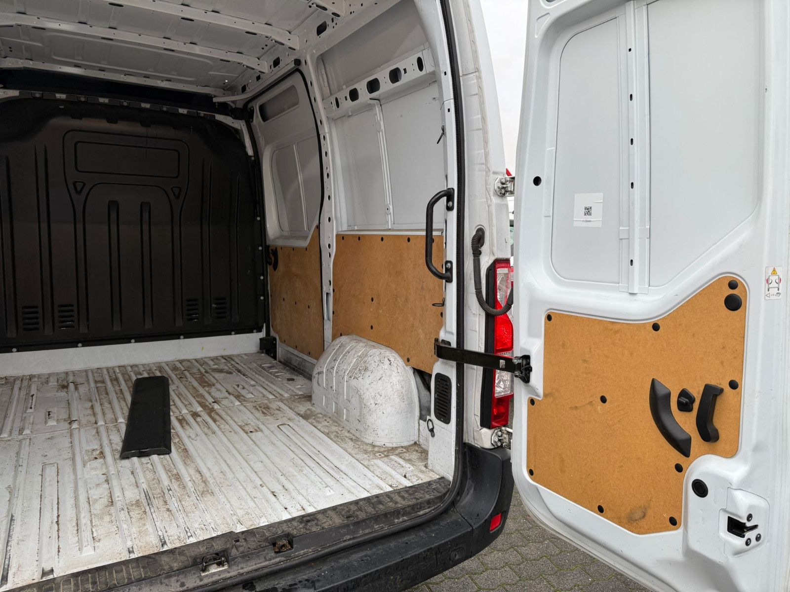 Fahrzeugabbildung Renault Master III KastenL1H2 HKa 3,5t/1.HAND/SCHECKHEFT