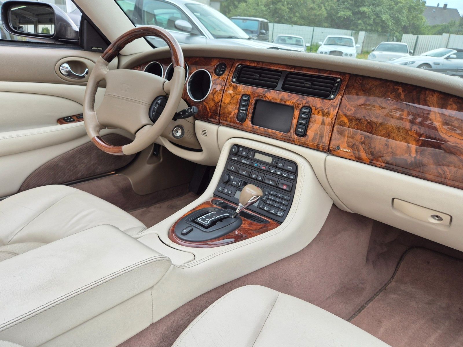 Fahrzeugabbildung Jaguar XKR Cabrio/Facelift/Traum Farbgebung+Bestzustand