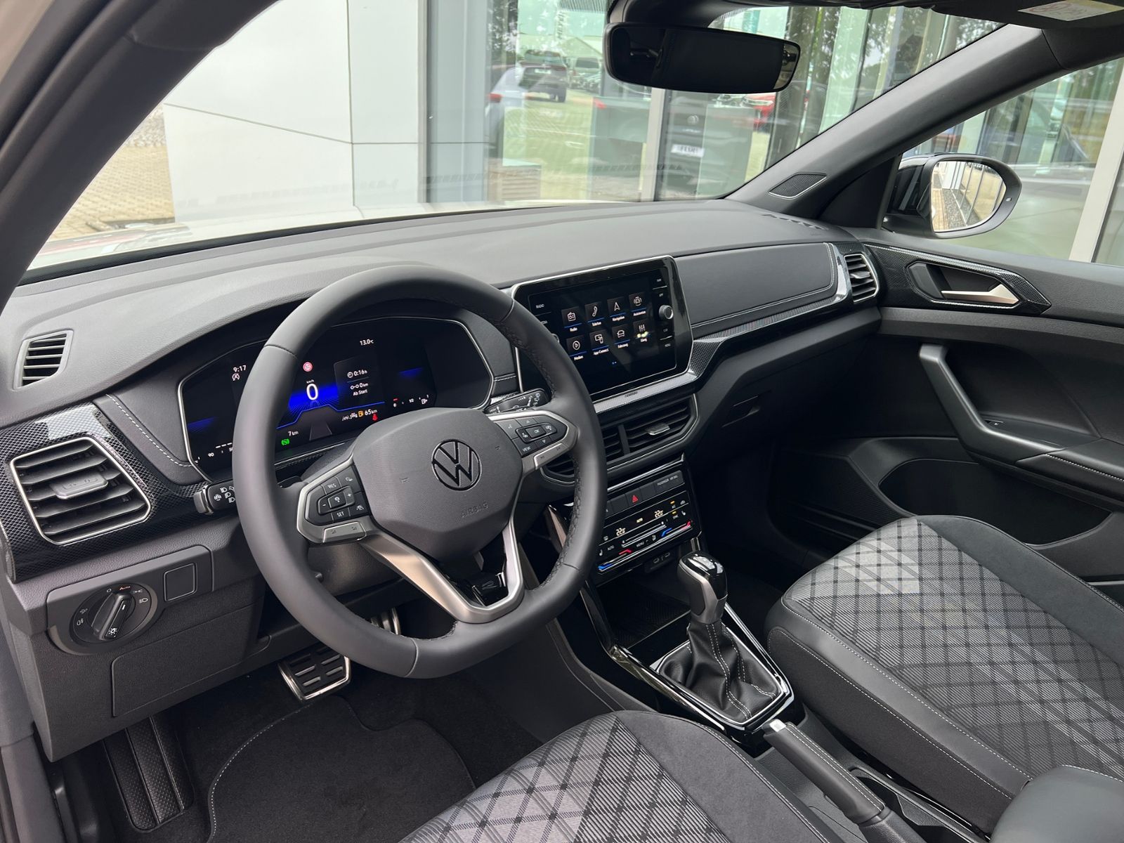 Fahrzeugabbildung Volkswagen T-Cross R-Line 1.5 TSI DSG *BlackStyle,AHK,IQ Li