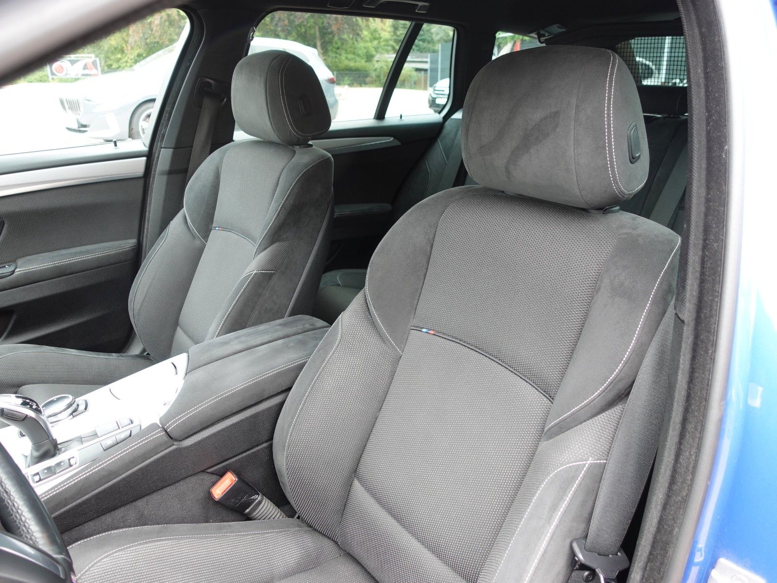Fahrzeugabbildung BMW 530d xDrive Touring A M Sportpaket Navi/LED/19"/