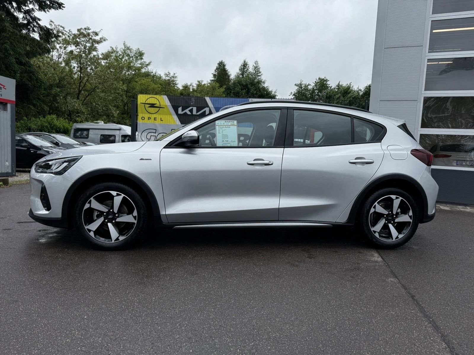 Fahrzeugabbildung Ford Focus Lim. Active, AT,AHK,Winterpaket,Navi