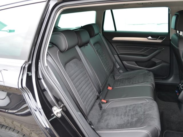 Passat Variant 2.0 TDI DSG Elegance AHK/MATRIX/1