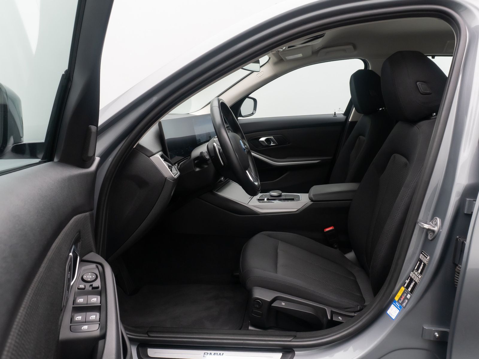 Fahrzeugabbildung BMW 320e AHK Widscreen PDC GeschwndigReg DAB HiFi