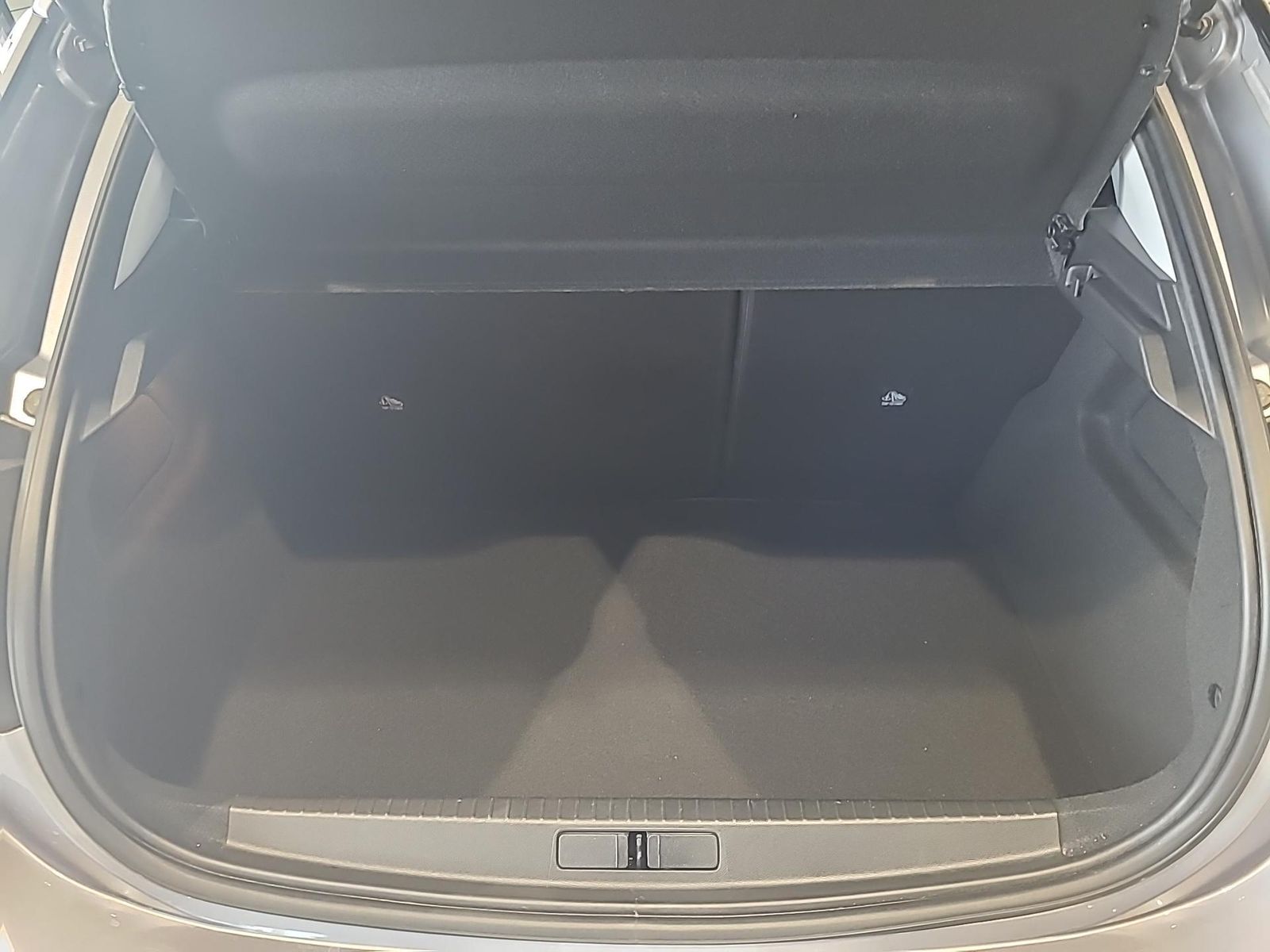 Fahrzeugabbildung Opel Corsa F Elegance SHZ+LED+LANEASSIST+ALLWETTER