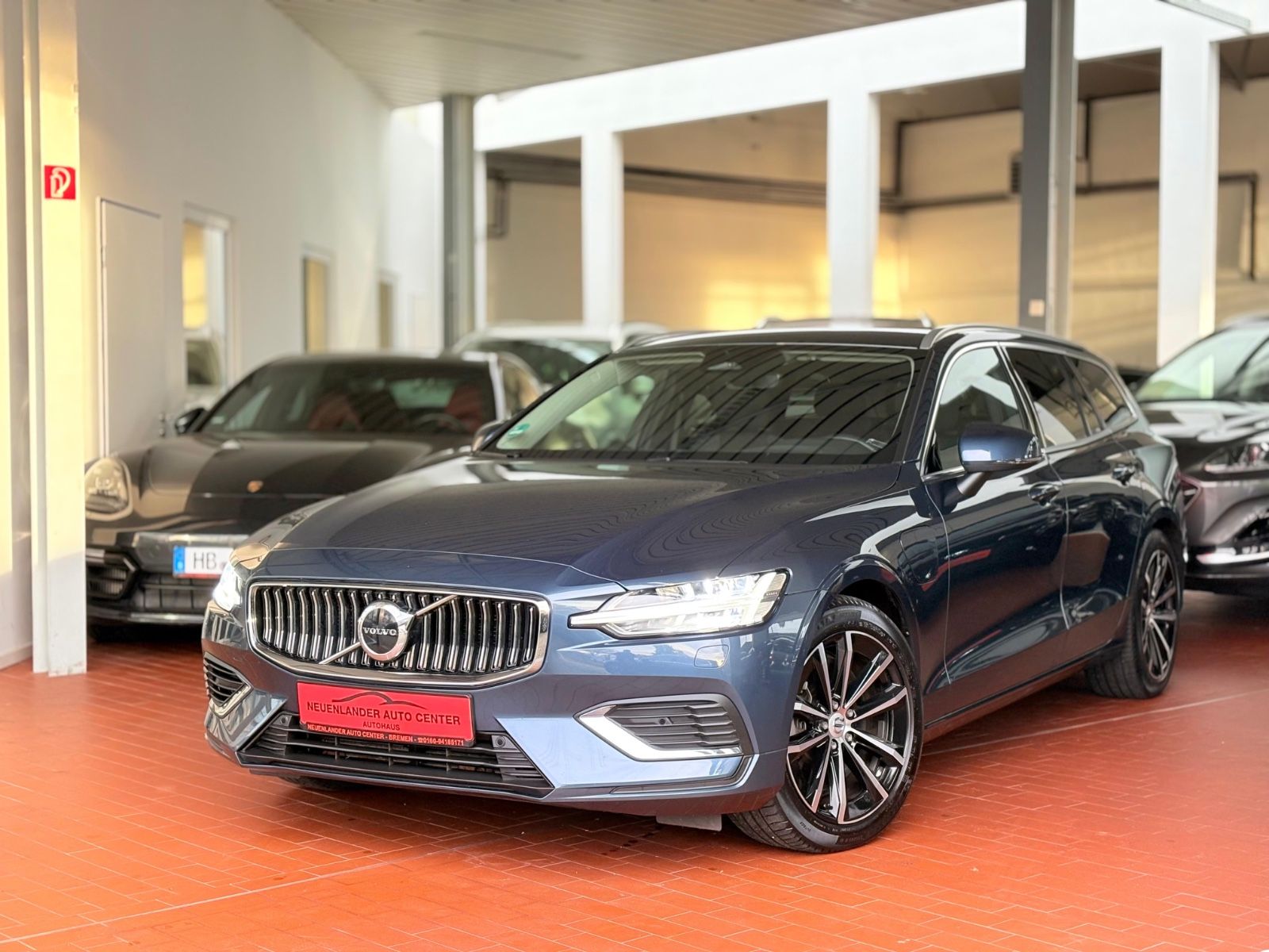 Volvo V60 Kombi Recharge Plug-In Hybrid AWD AHK