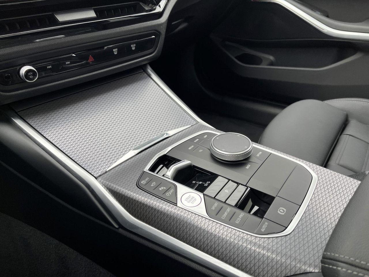 BMW M340i xDr T LivePr,Pano,19",360, Lea.o.Anz.498,-