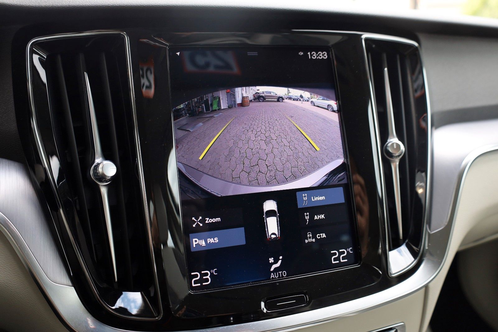 Fahrzeugabbildung Volvo V60 Kombi Momentum Pro T.Leder,Navi,LED,IntelliS