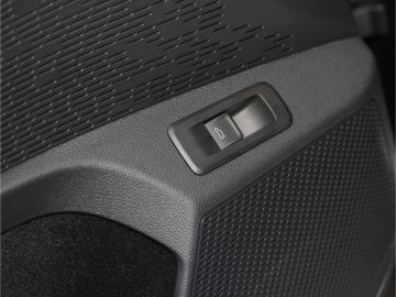 Skoda Octavia Combi Selection 2.0 TDI DSG AHK Kamera L