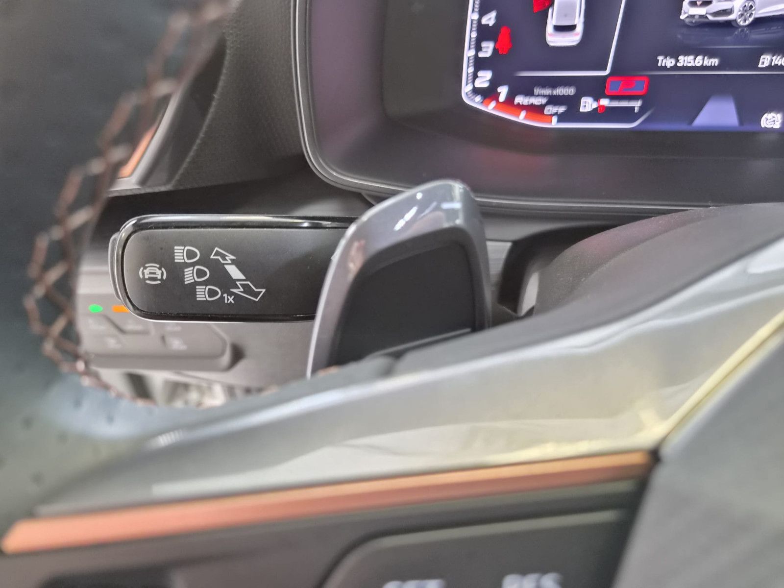 Fahrzeugabbildung CUPRA Leon VZ / PANO / LED / KAMERA / NUR 42TKM