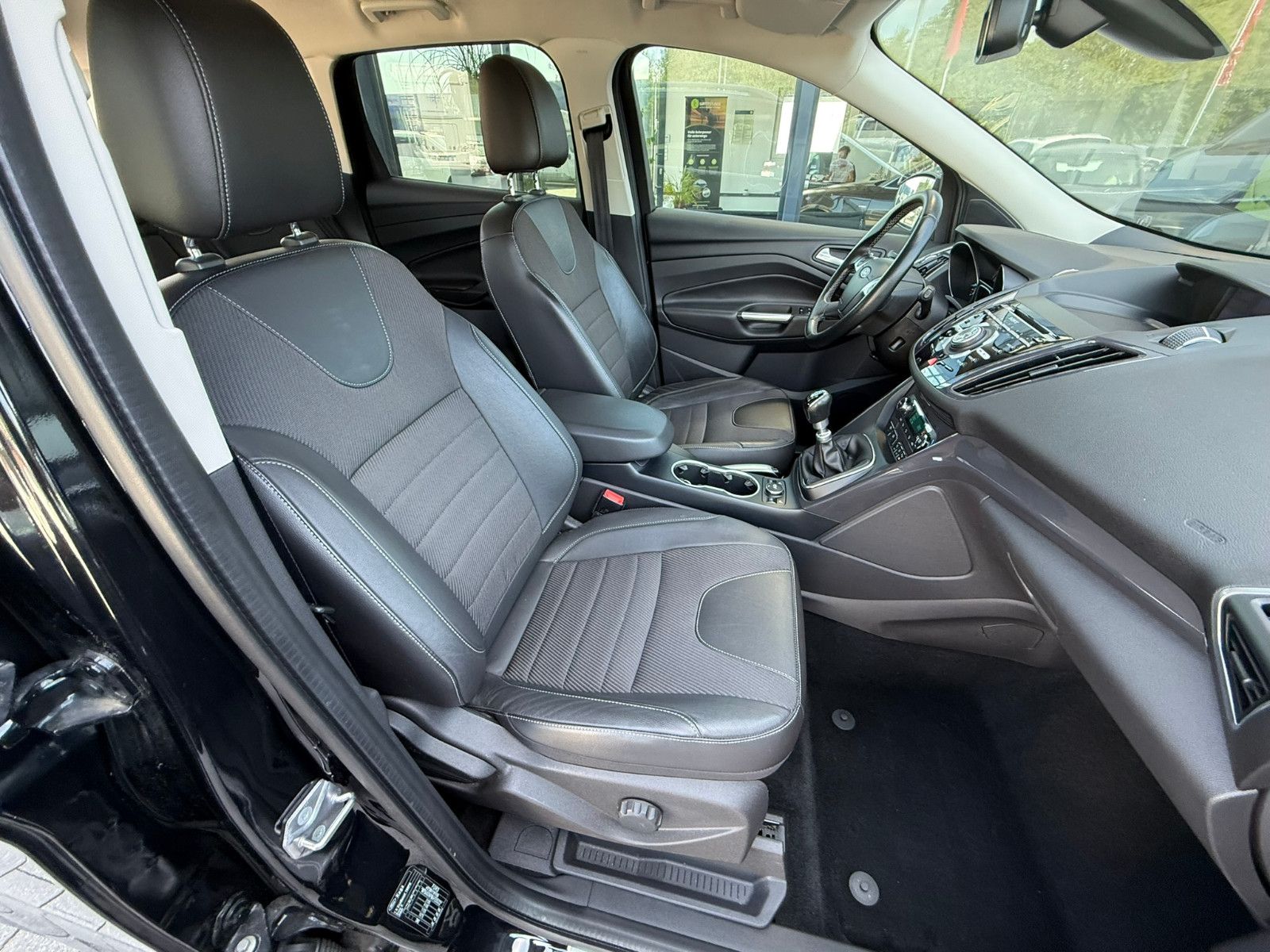 Fahrzeugabbildung Ford Kuga Individual KLIMAAUTO SITZHEIZUNG AHK