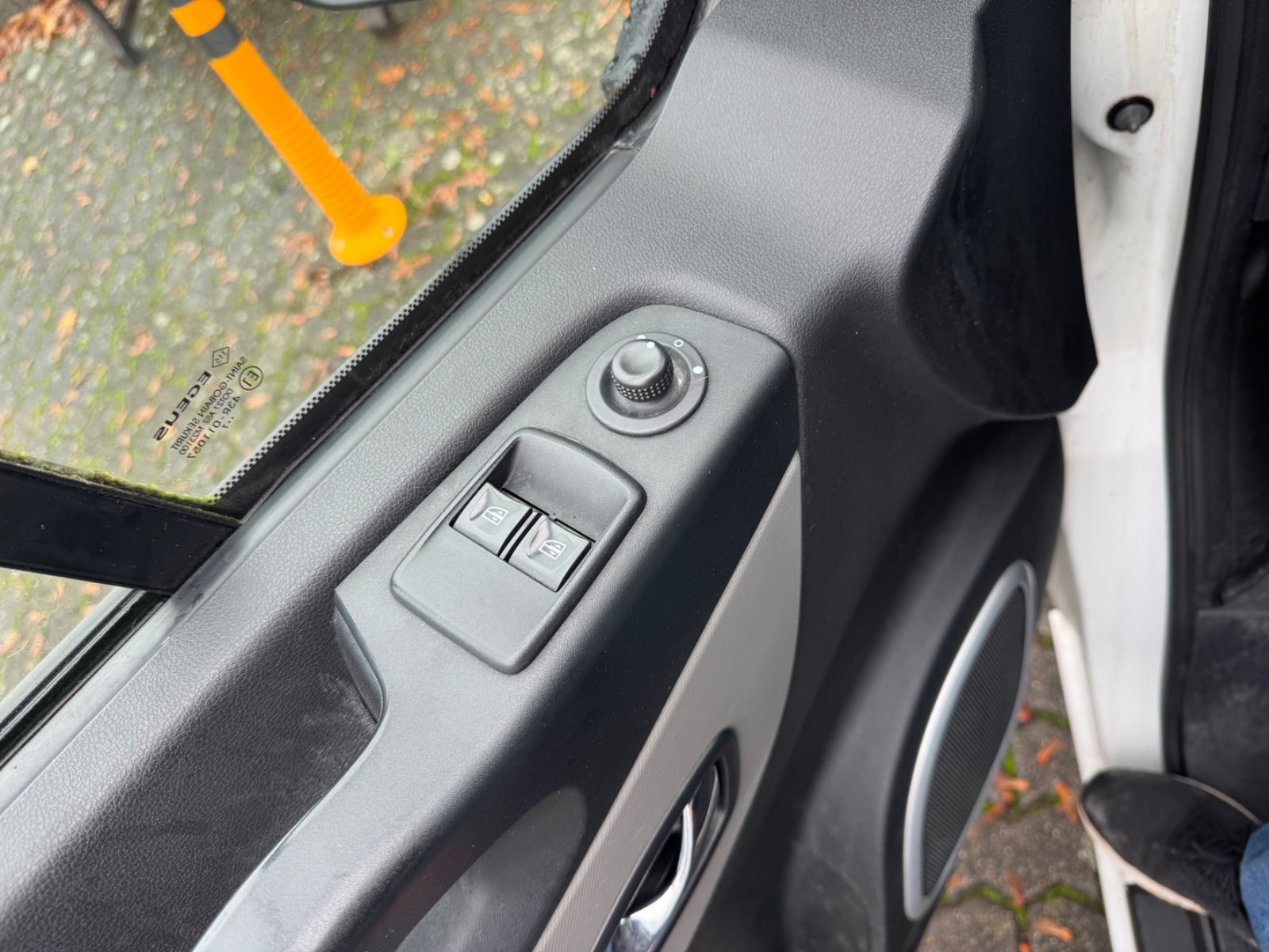 Fahrzeugabbildung Nissan NV300 Kastenwagen L1H1 2,7t PRO Klimaanlage