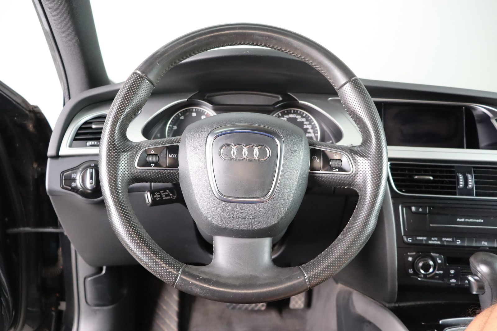 Fahrzeugabbildung Audi A4 2.0 TFSI quattro Avant * BI-Xenon * Navi *