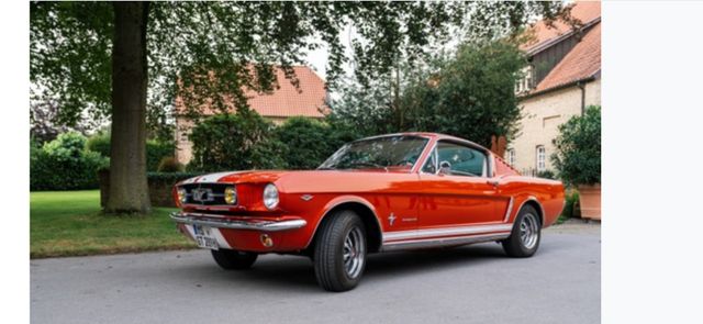 Ford Mustang Fastback V8