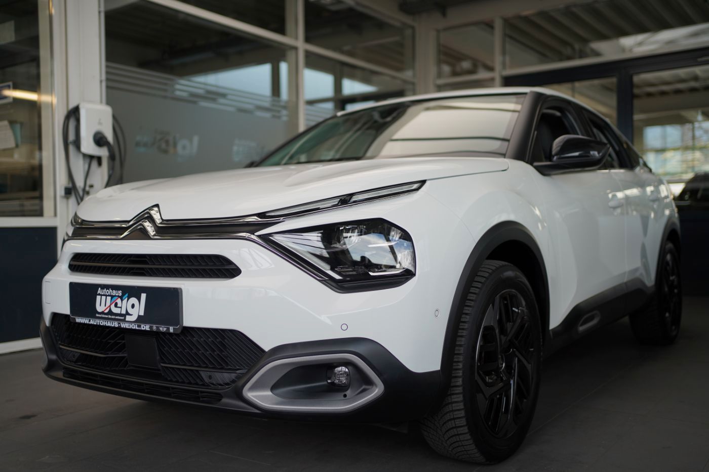 Fahrzeugabbildung Citroën C4 PureTech 130 Shine Anhängerkupplung Allwetter