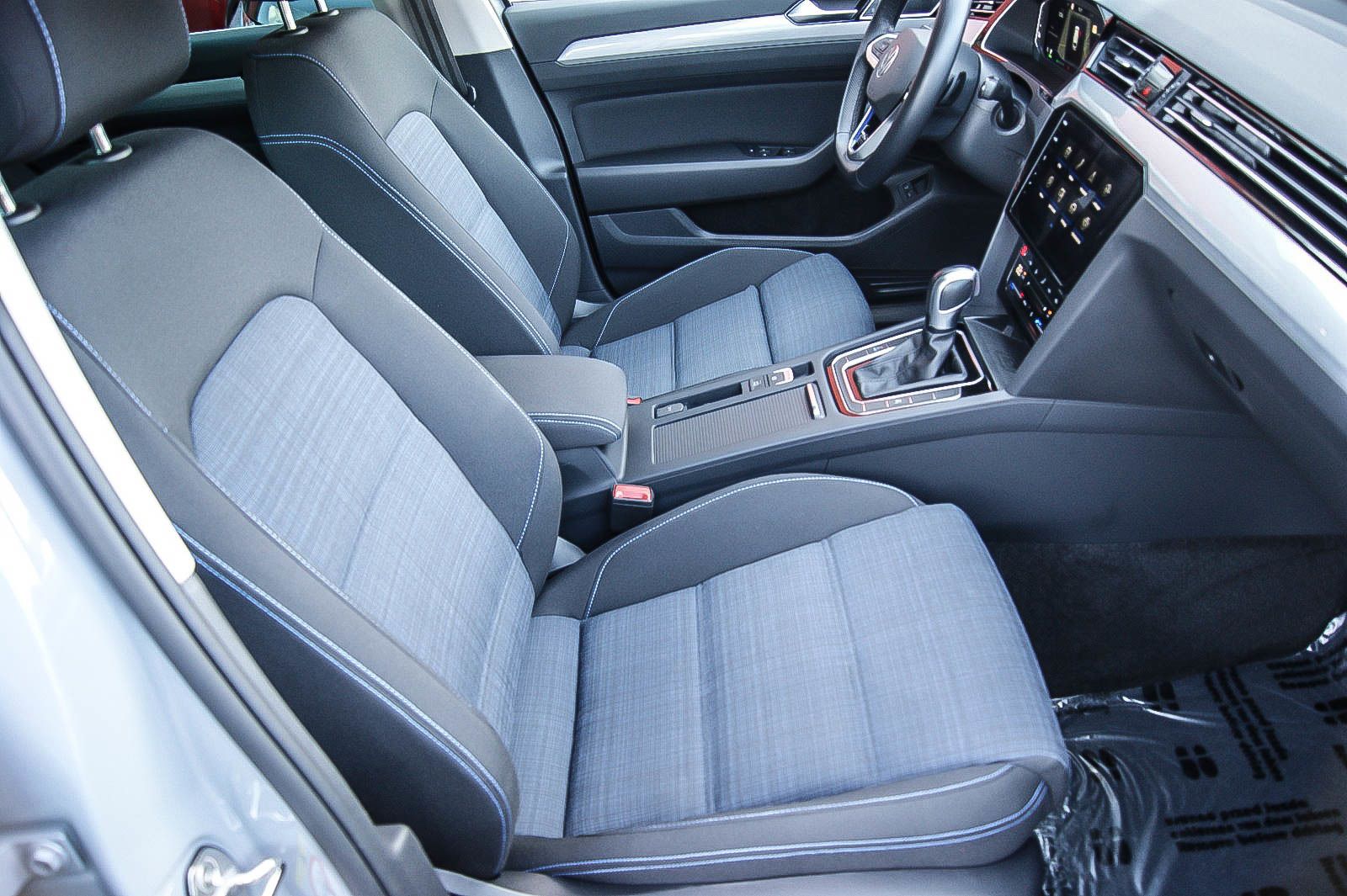 Fahrzeugabbildung Volkswagen Passat Variant HYBRID GTE iQ HEAD-UP ACC WINTER