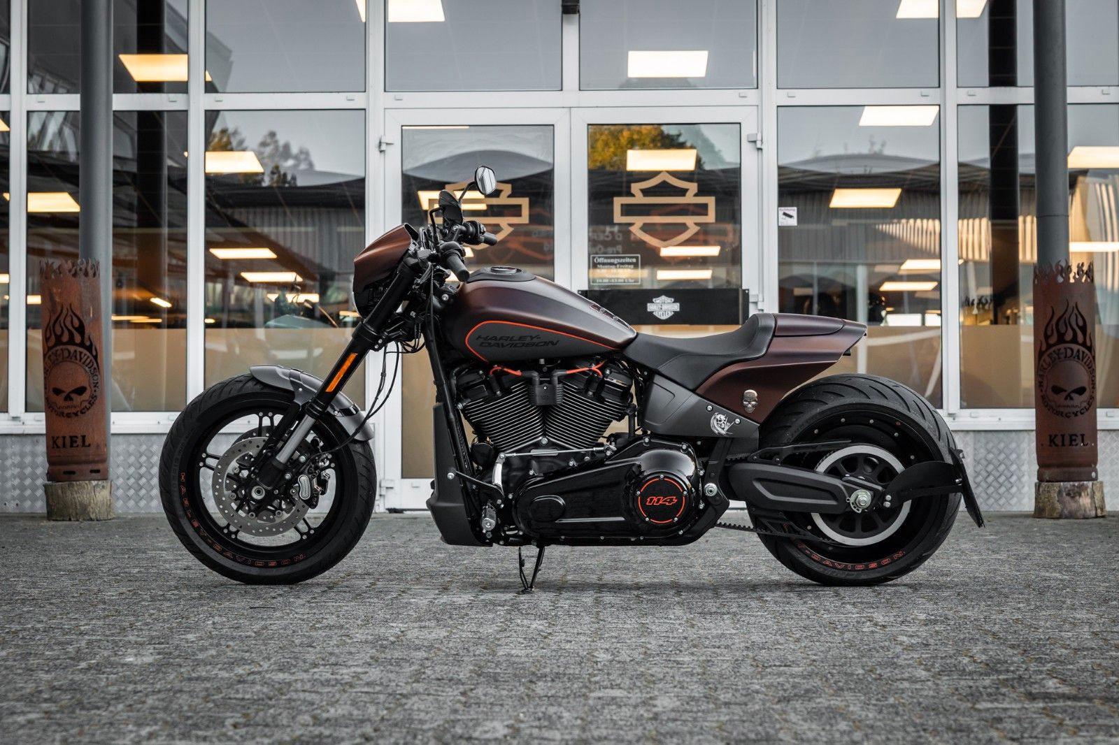 Fahrzeugabbildung Harley-Davidson FXDR 114 CUI - KESSTECH - SEITLICHER KZH