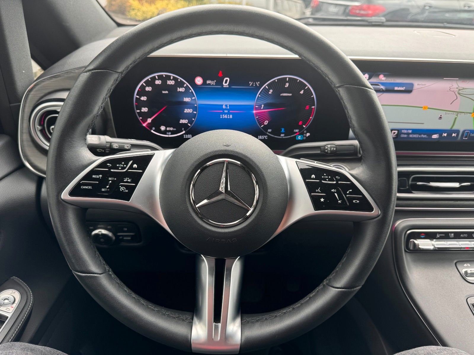 Fahrzeugabbildung Mercedes-Benz V 300 d AVANTGARDE Extralang 360Kamera Standheiz