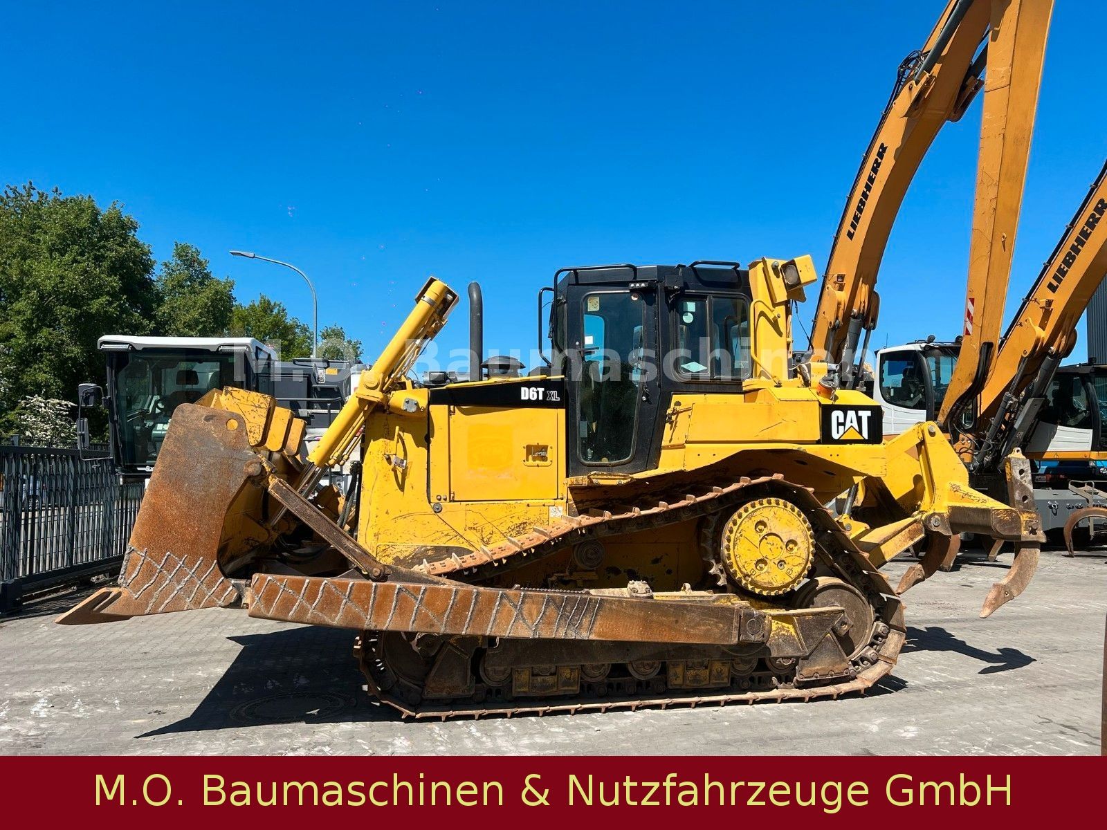 Fahrzeugabbildung CAT D6 T XL  / 4. Wegeplanierschild /Ripper /