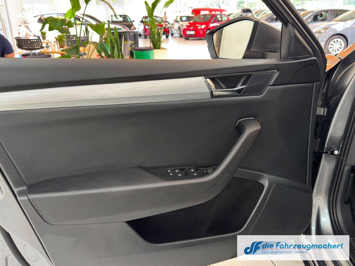 Fahrzeugabbildung SKODA Superb Combi Ambition Digitales Cockpit LED Sper