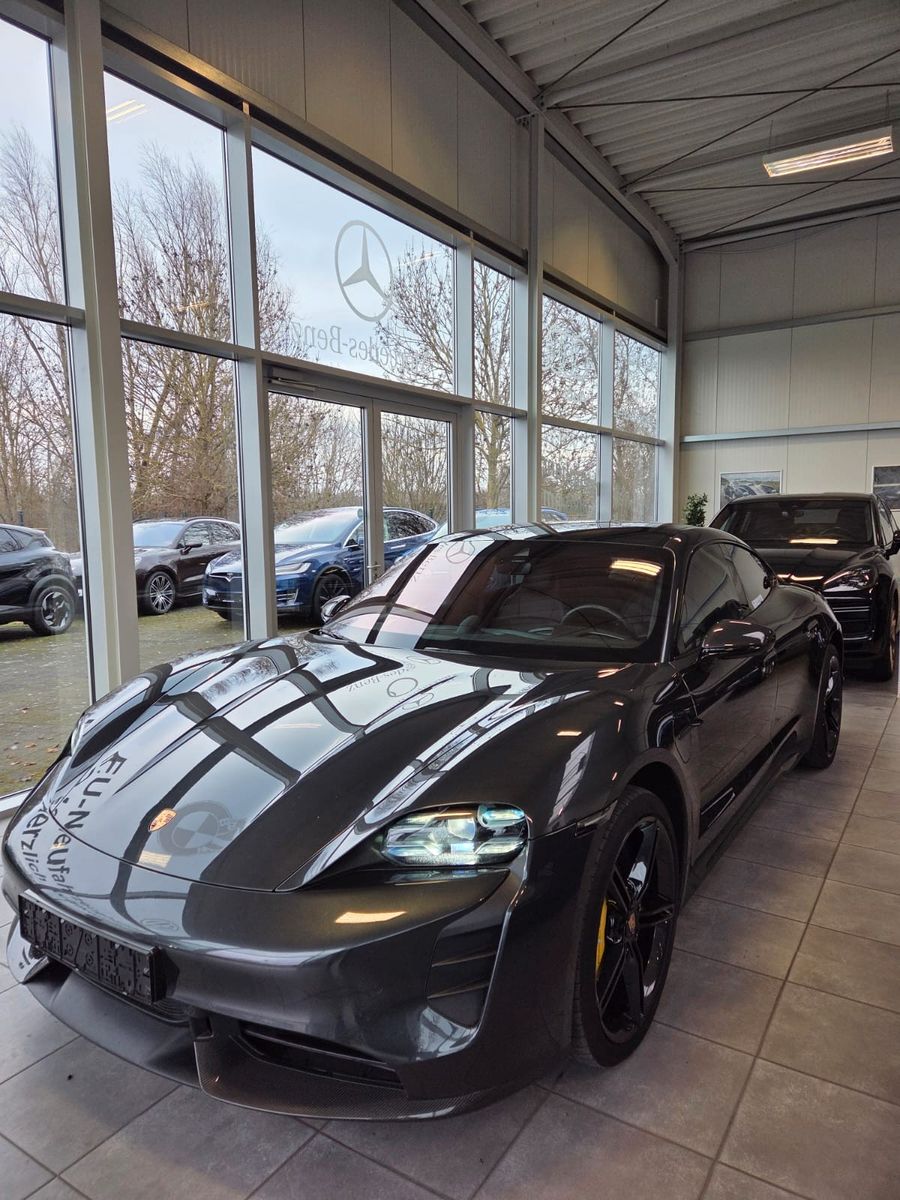 Fahrzeugabbildung Porsche Taycan Turbo S/PCCB/Carbon/Voll!