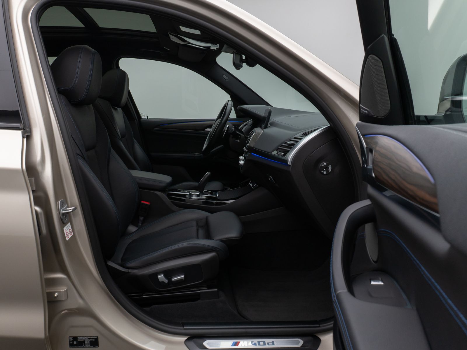 Fahrzeugabbildung BMW X3 M40d Panorama 360° HUD DAB H/K AHK Komfort