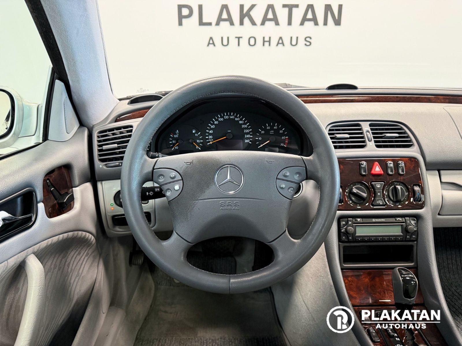 Fahrzeugabbildung Mercedes-Benz CLK 320 Elegance V6 Tempomat MB-Service