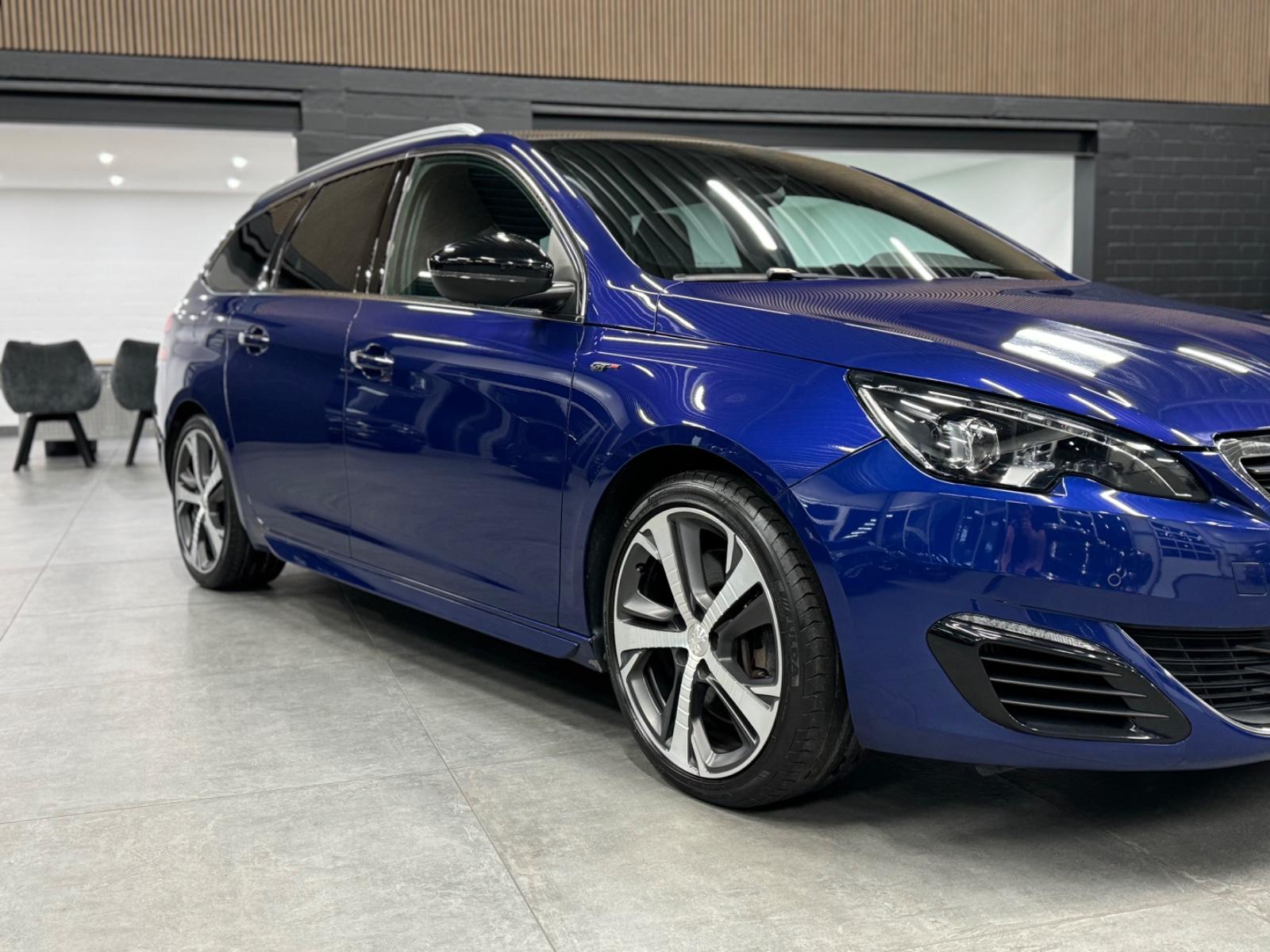 Peugeot 308 SW GT Navi SHZ Massage Pano LED AHK