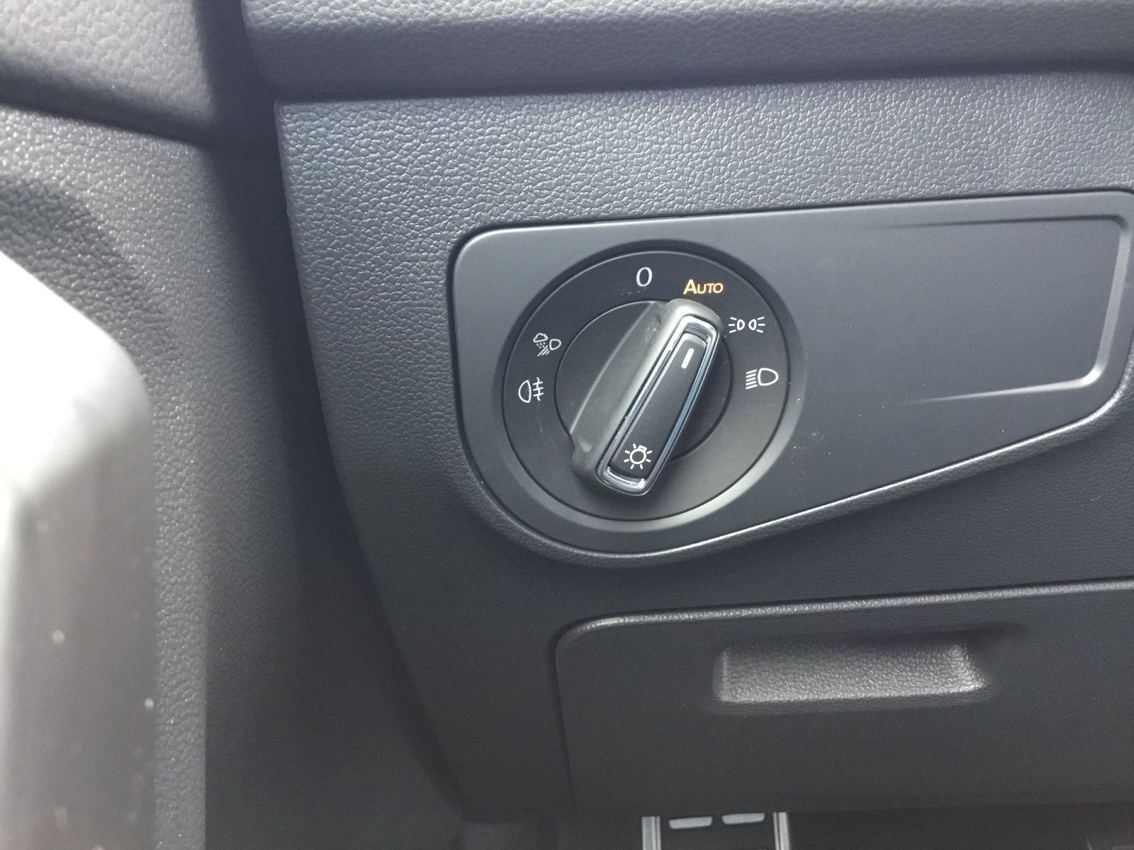 Fahrzeugabbildung Volkswagen Tiguan Allspace 2.0 TDI DSG 4M R-Line+AHK+20"