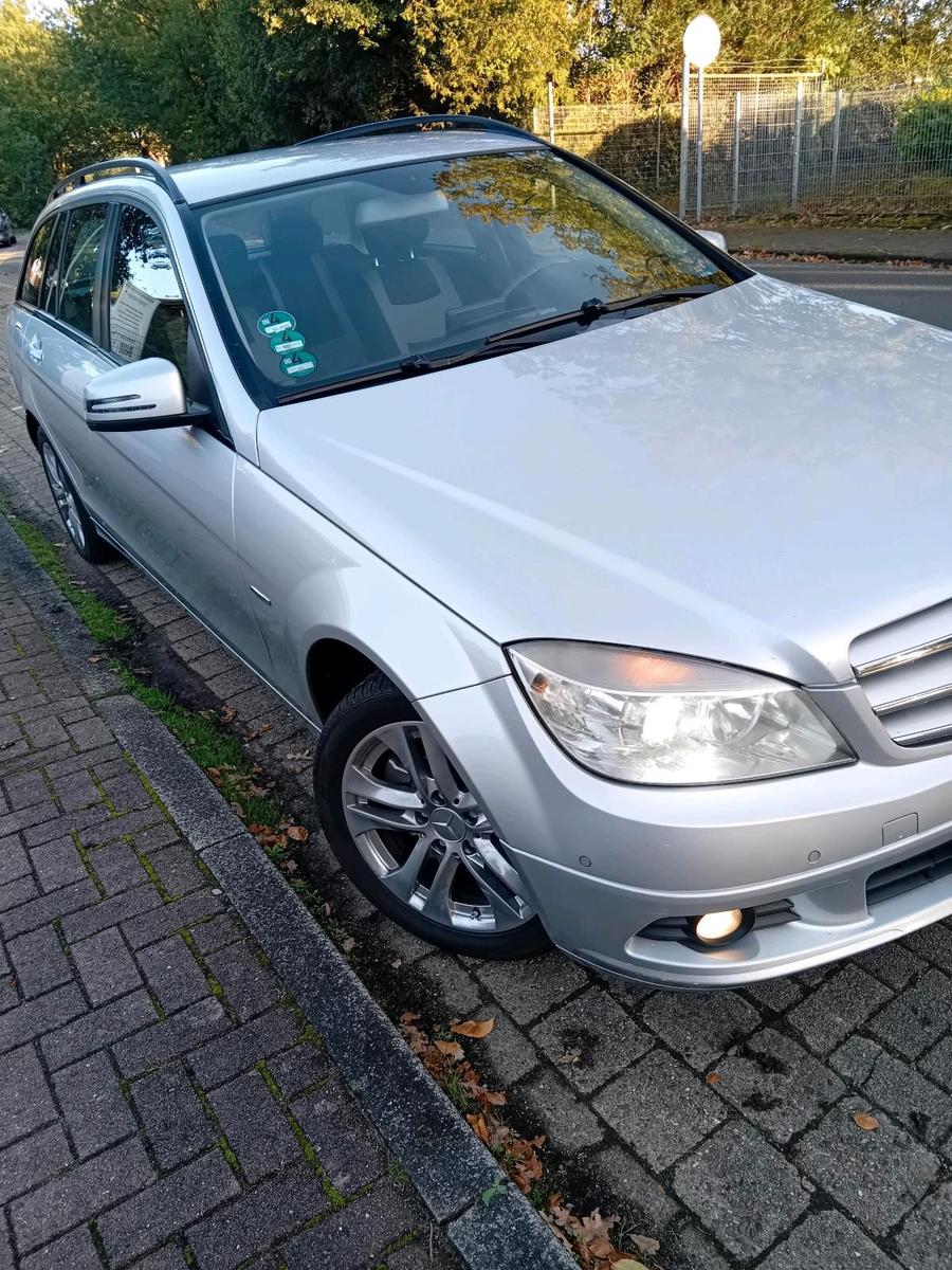 Mercedes-Benz 220 2009 — photo 13