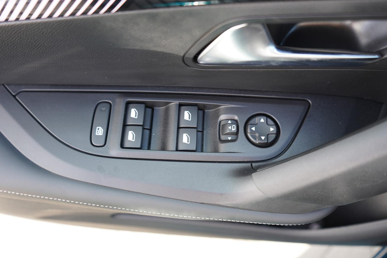 Peugeot 2008 1.2 PureTech LED Navi Tempomat
