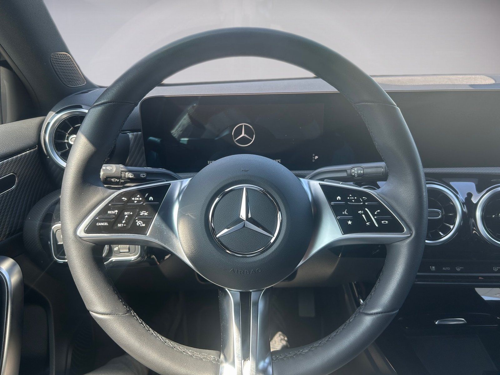 Mercedes-Benz A 180 Progressive MBUX NAVI PRE LED 17 KAM SHZ foto 12