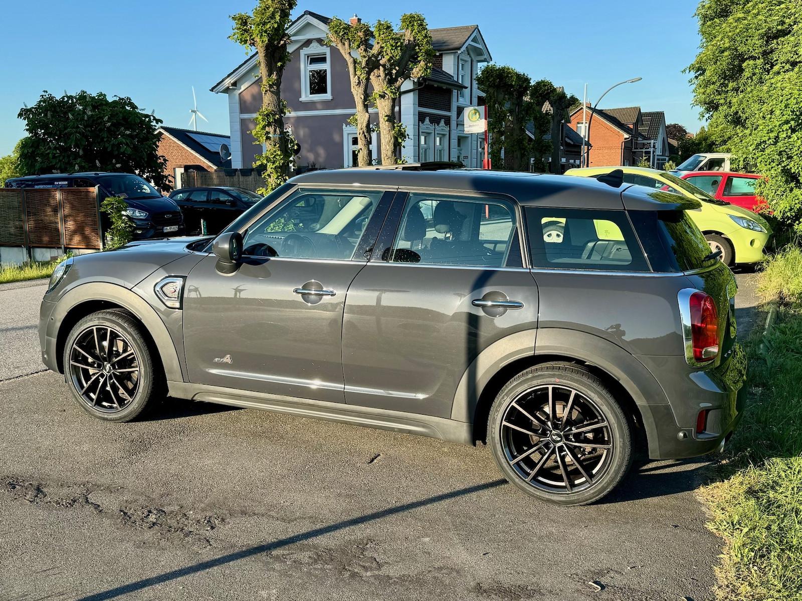 MINI Cooper S Countryman All4 Aut Pano Navi Leder LED