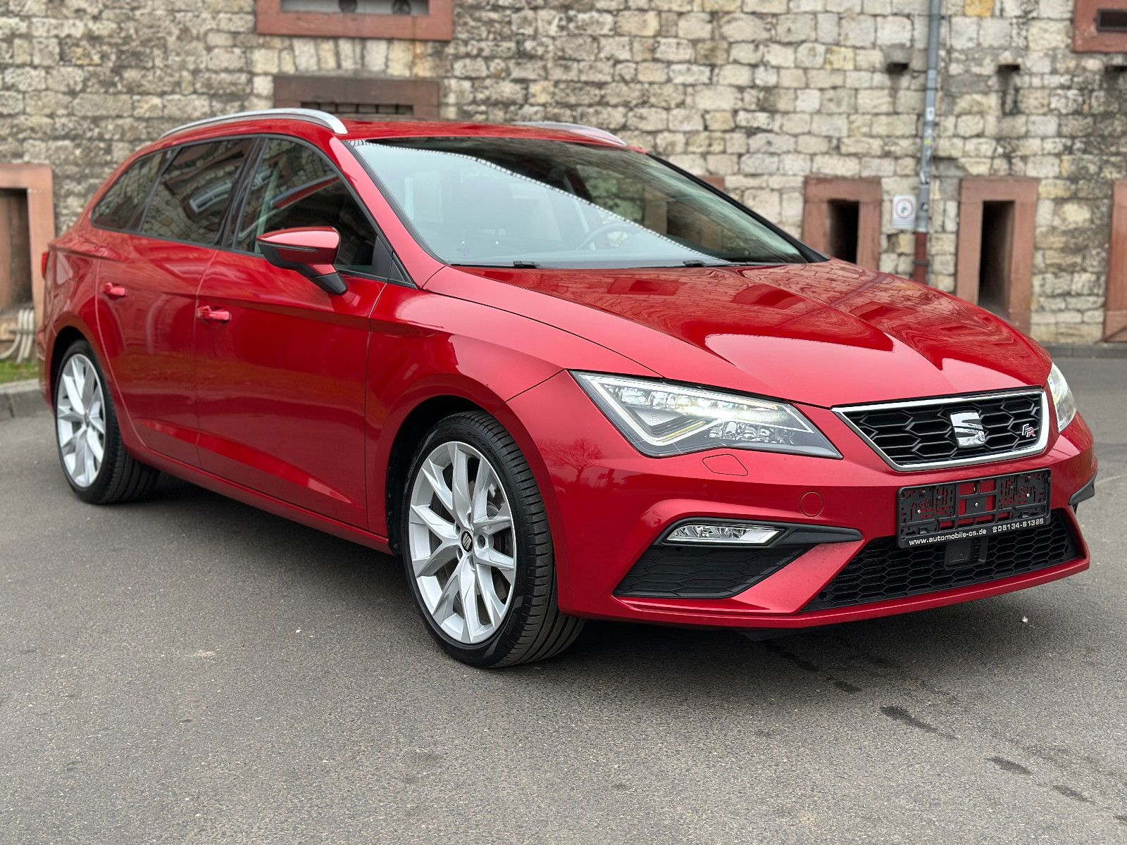 Fahrzeugabbildung SEAT LEON ST FR*PANORAMA+LED+NAVI+184 PS*