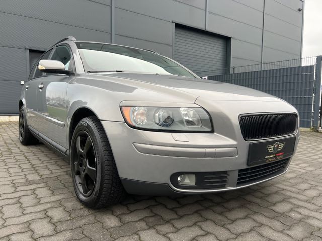 Volvo V50 Kombi 2.4 Momentum+TEMPO+KLIMAA+BI-XENON+SH