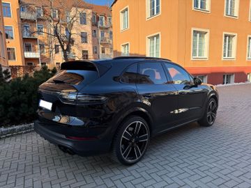 Porsche Cayenne - 4
