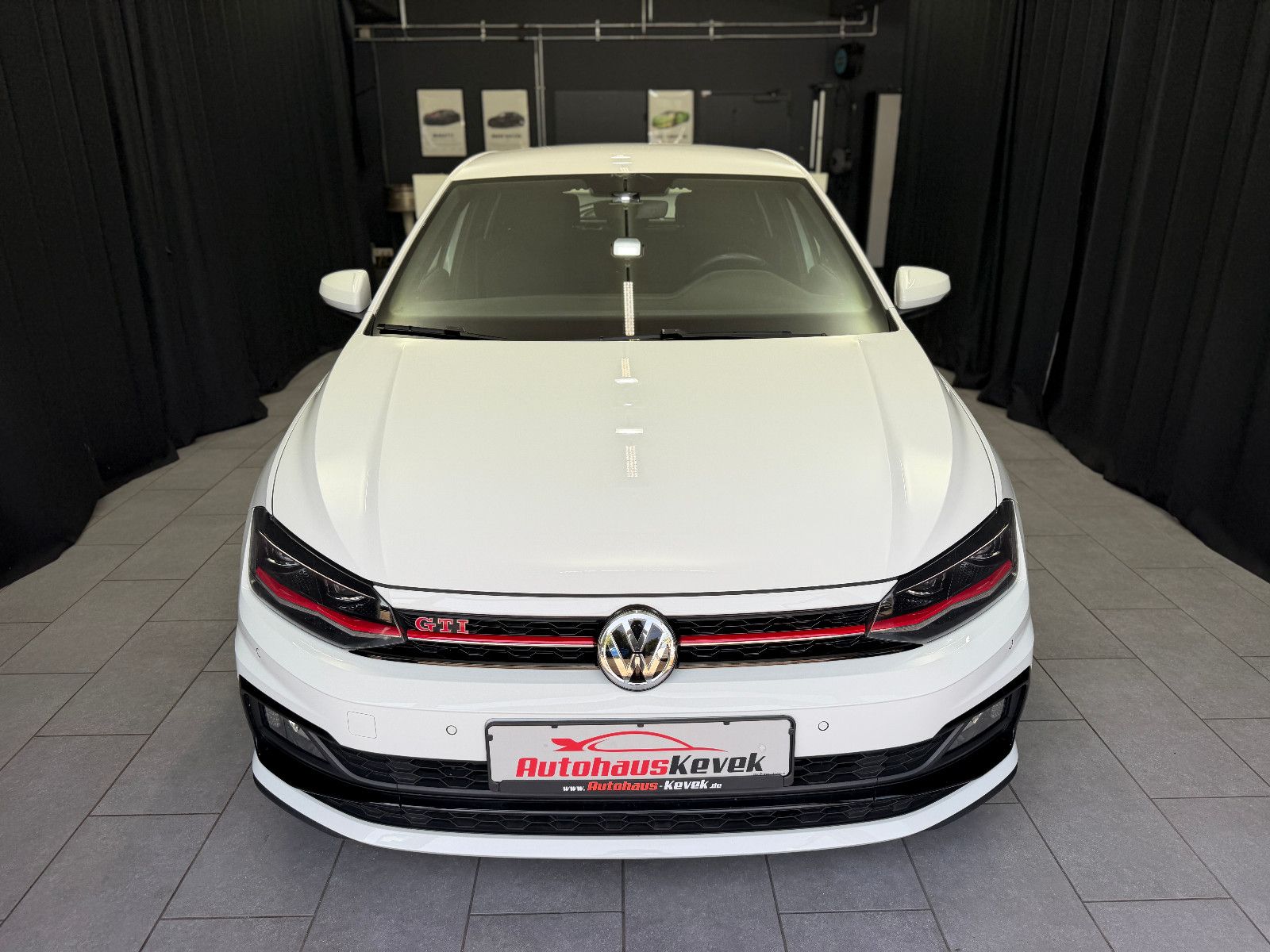 Fahrzeugabbildung Volkswagen Polo VI 2.0 TSI GTI |DSG|AUTOMATIK|LED